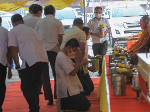 พิธีเจริญพระพุทธมนต์เจริญภาวนา