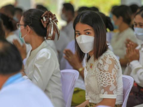 พิธีเจริญพระพุทธมนต์เจริญภาวนา